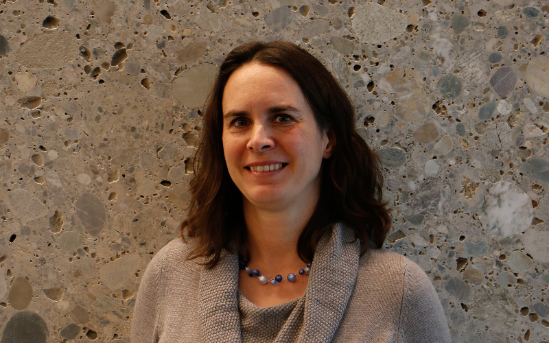 Portraitfoto von Dr. Isabel Bücker